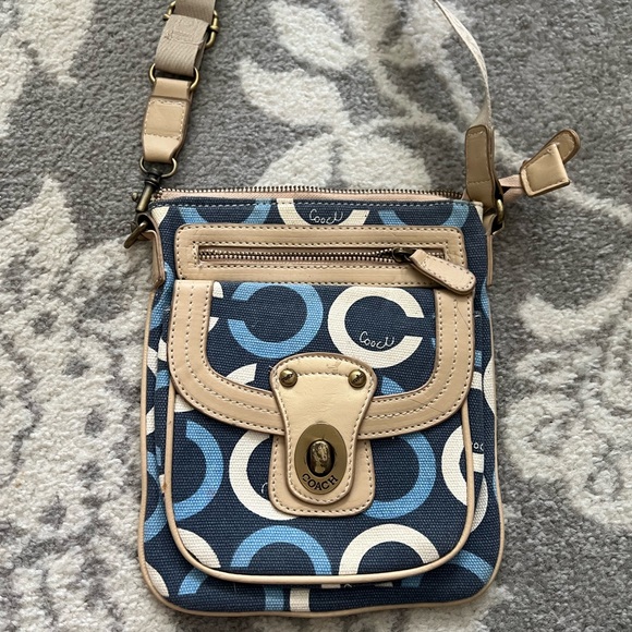 Coach crossbody purse. - Picture 1 of 4